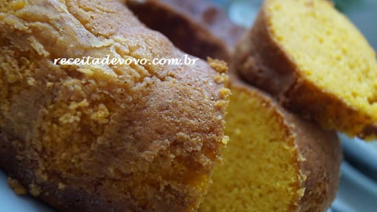 Bolo de milho com requeijão cremoso