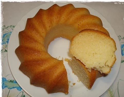Bolo fofinho de creme de leite