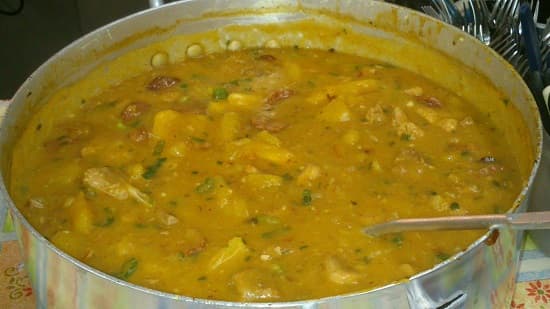 Caldo de mandioca com costela de Boi