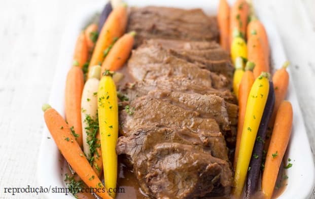 Carne inteira na panela de pressão