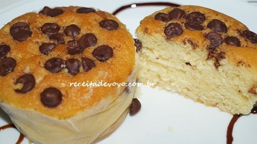 Muffins de baunilha com gotas de chocolate