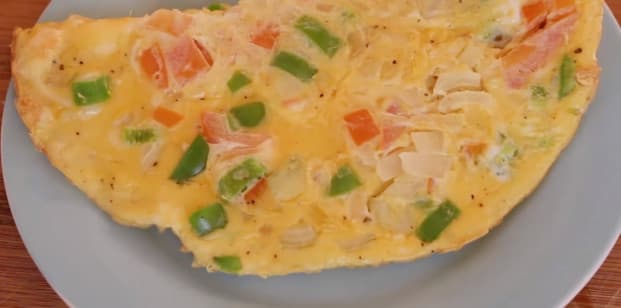 Omelete saudável, rápida e bem deliciosa