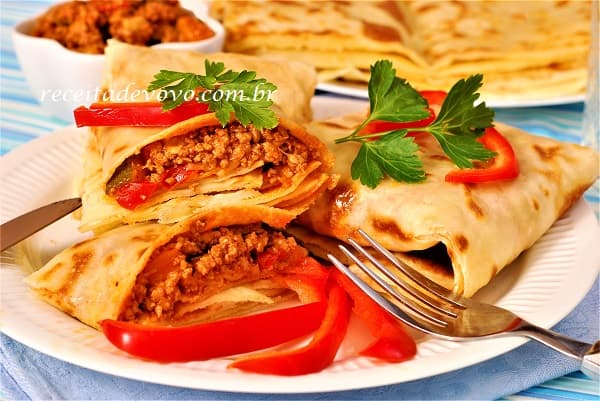 Panqueca recheada com carne moída