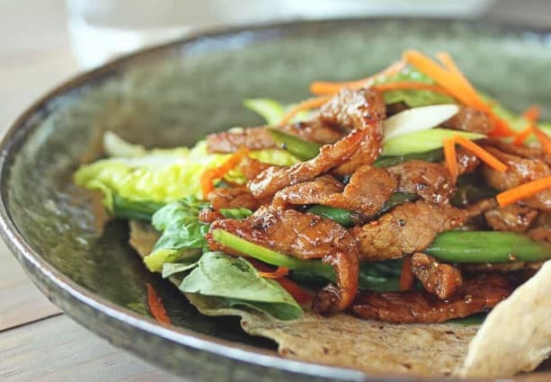 Picadinho de carne acebolado