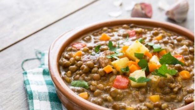 Sopa de lentilha com legumes