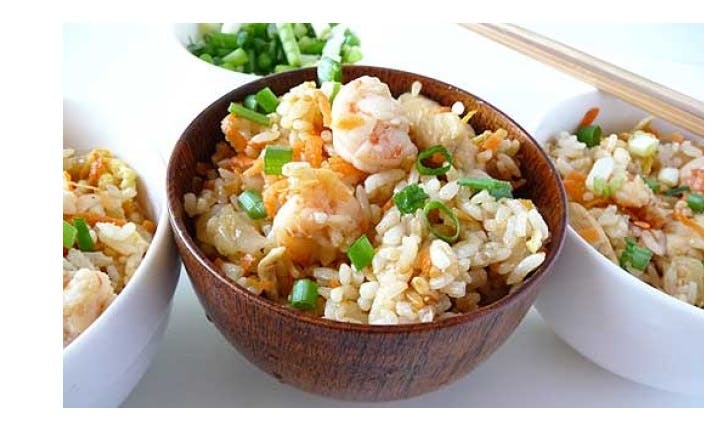 Salada de camarão e arroz