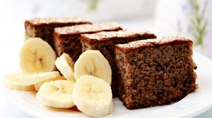 Bolo de banana bem simples de liquidificador