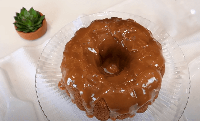 Bolo de canela com doce de leite