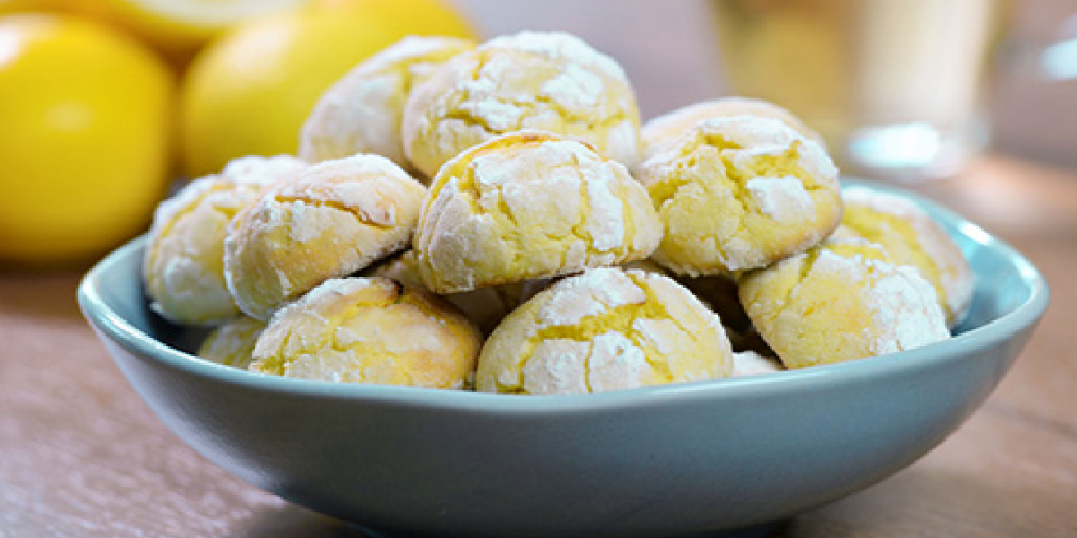 Biscoitos amanteigados de coco e limão