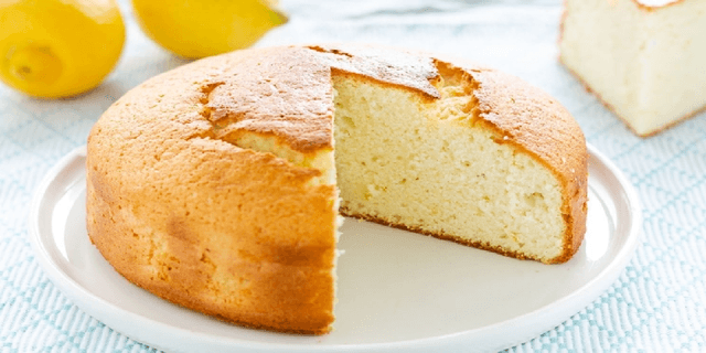 Bolo de limão simples e molhadinho