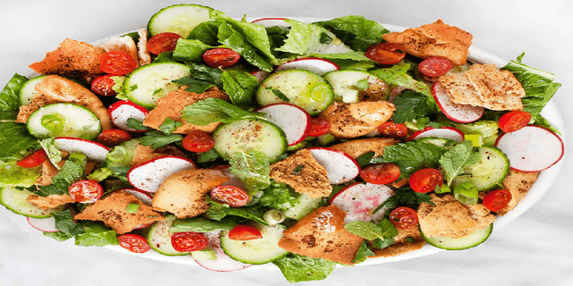 Salada árabe fatuche