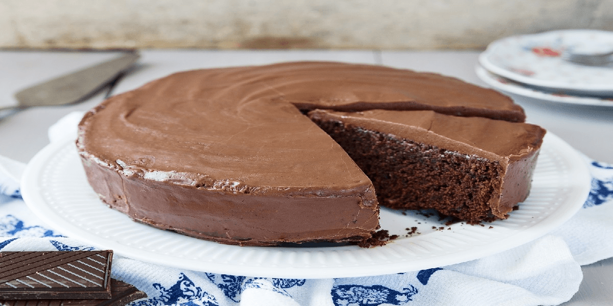 Receita de Bolo de chocolate simples e fofo