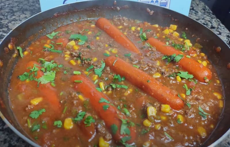 Molho de salsicha com carne moida