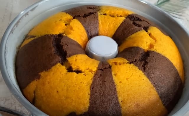 Receita de Bolo de cenoura Mesclado com bolo de chocolate