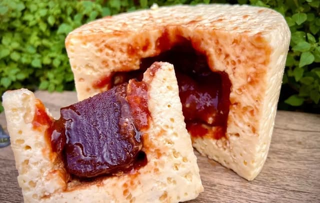 Queijo trufado com goiabada