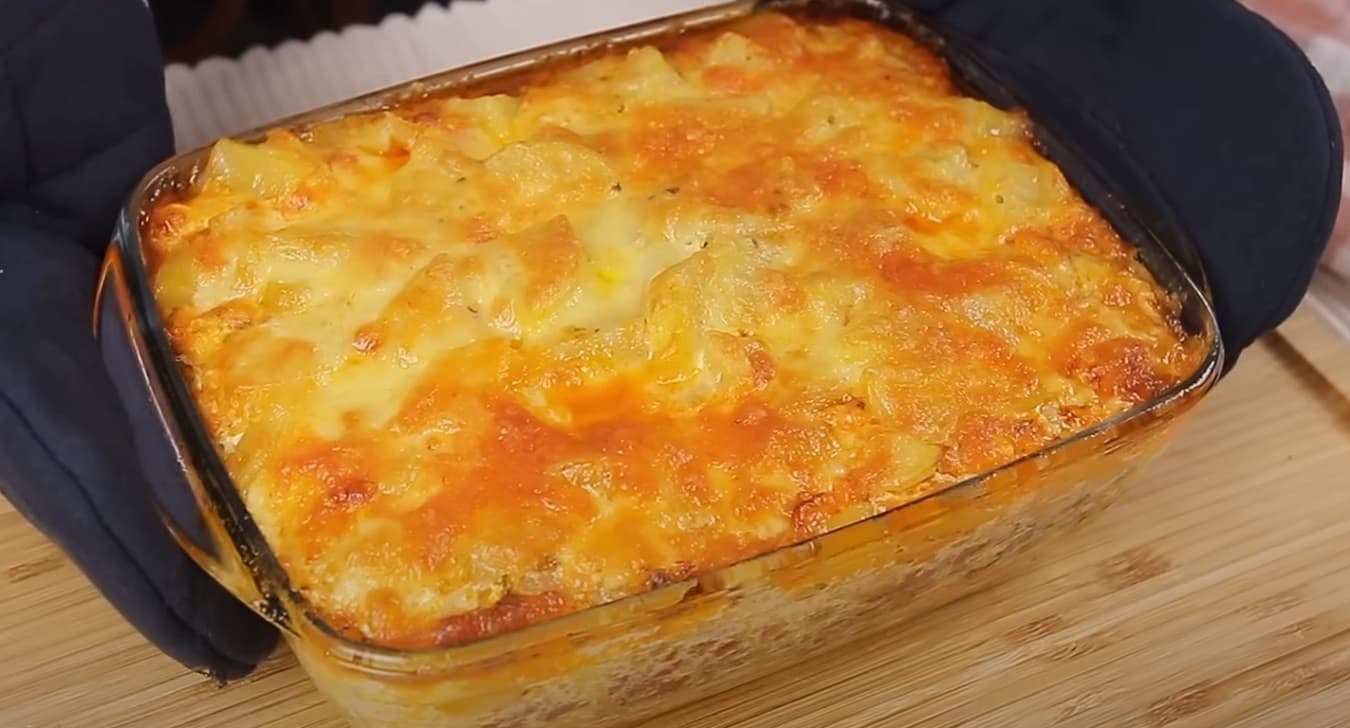 Batatas Gratinadas ao Molho Branco com Queijo