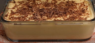 Mousse de Maracujá com Raspa de Chocolate Amargo