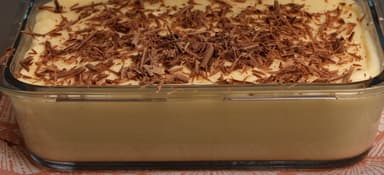 Mousse de Maracujá com Raspa de Chocolate Amargo