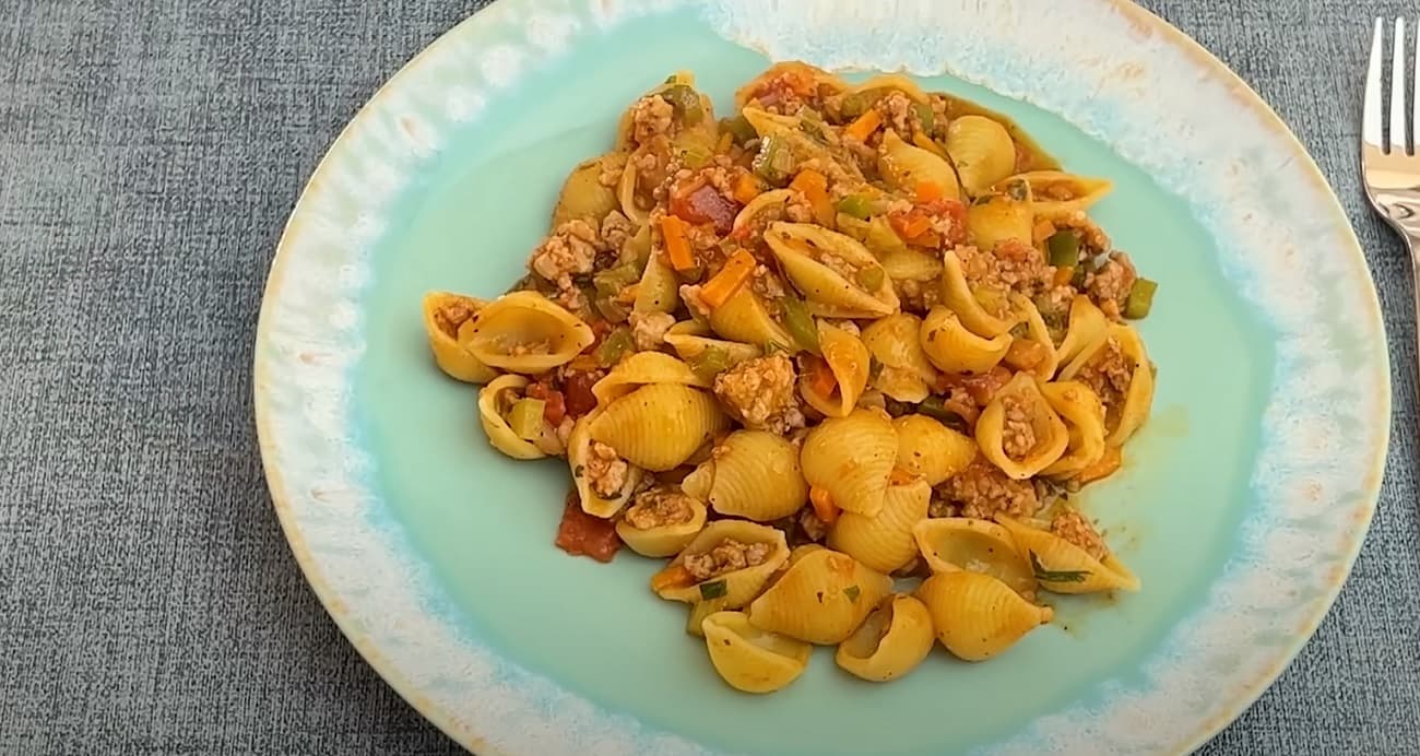 Sopa de Macarrão Conchinha com Carne Moída