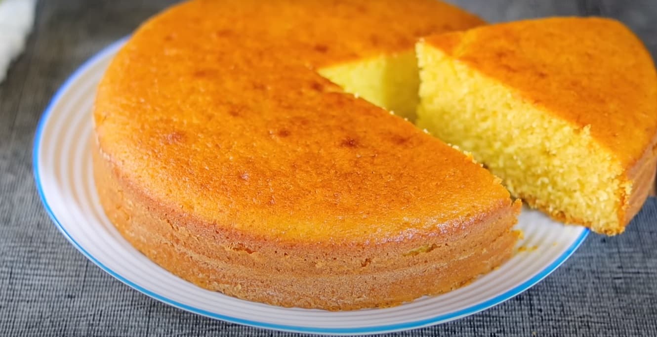 Bolo de fuba com maizena bem fofinho feito no liquidificador de forma simples