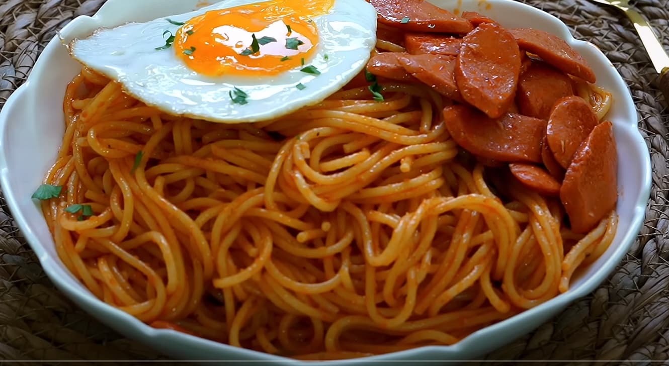 Macarronada Especial com Molho de Tomate e Especiarias