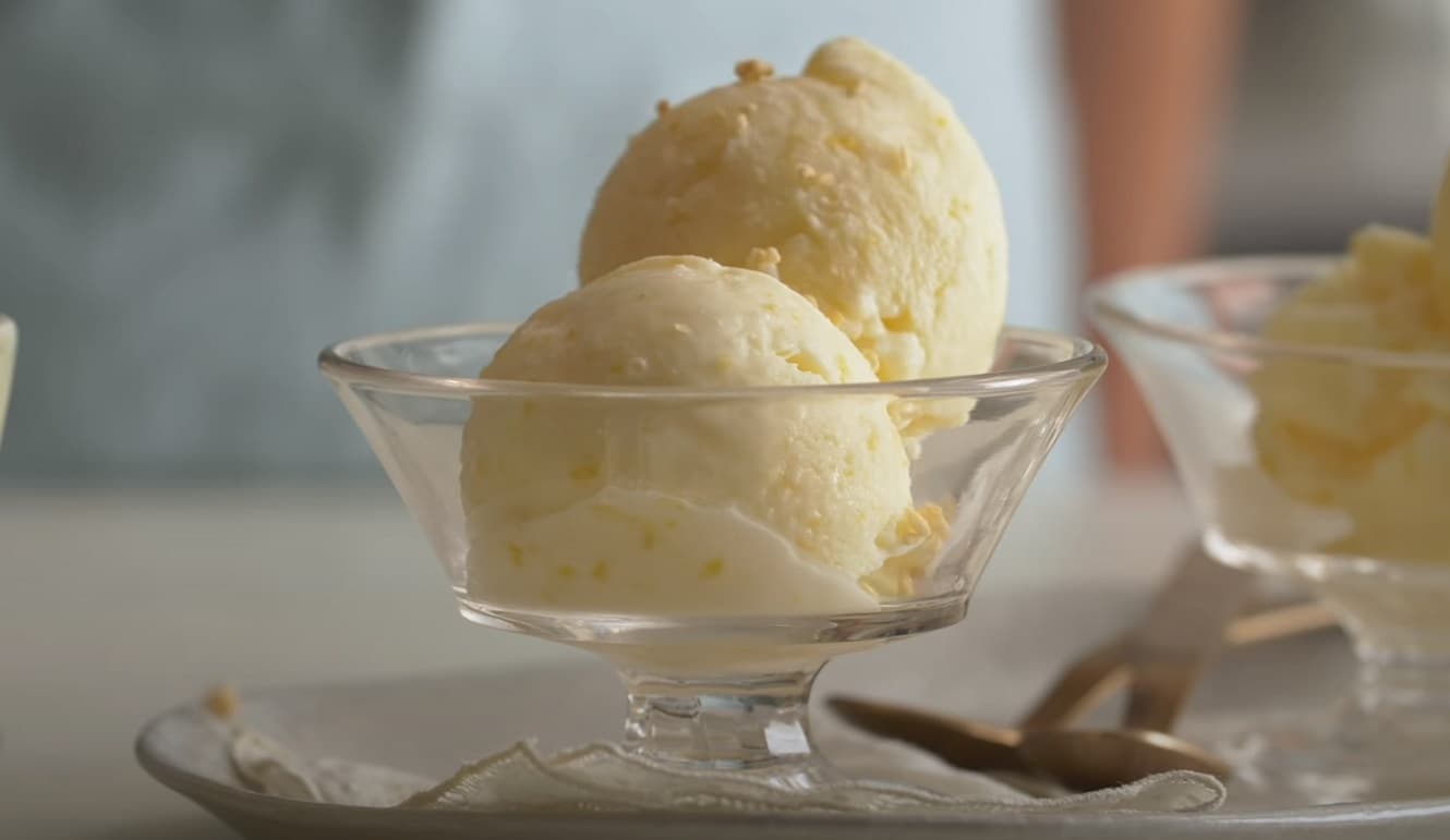 Sorvete Cremoso de Leite Ninho com Limão e Chocolate Branco