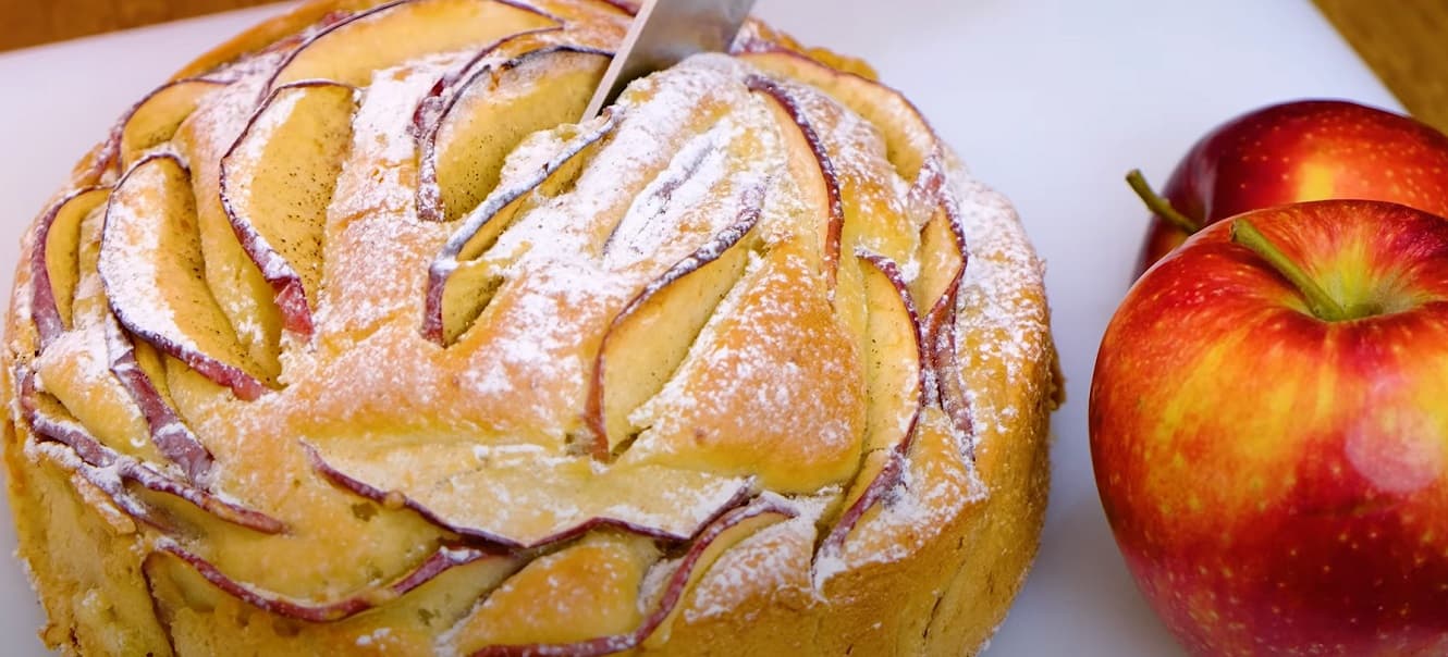 Bolo de Maçã Fofinho Feito à Mão com Massa Caseira Barata