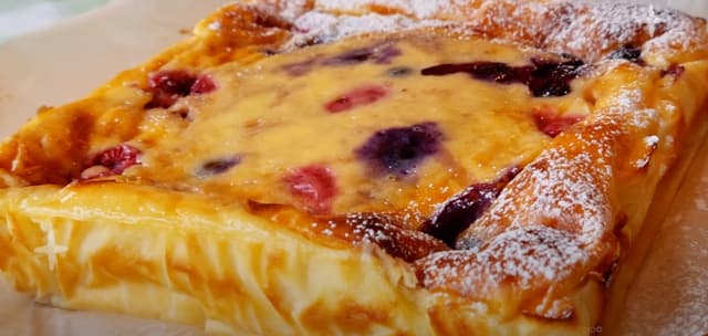 Bolo Queijadinha com Frutas Vermelhas