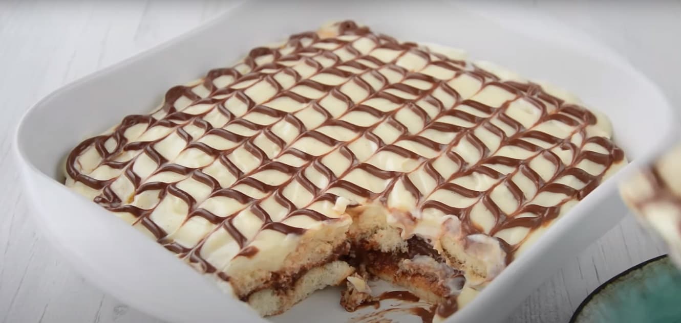 Pavê de Chocolate Branco e Preto com Biscoito Champanhe