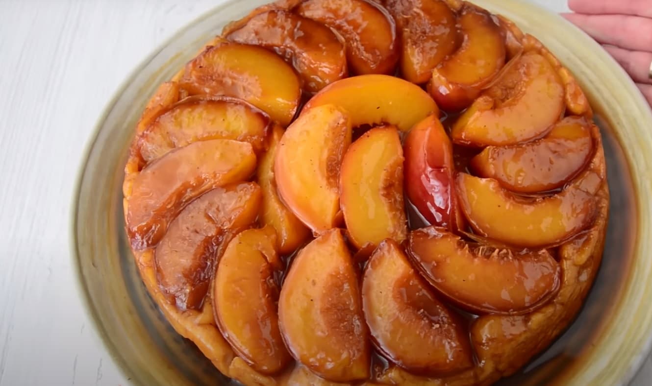 Torta Caseira de Pêssegos Frescos e Deliciosa