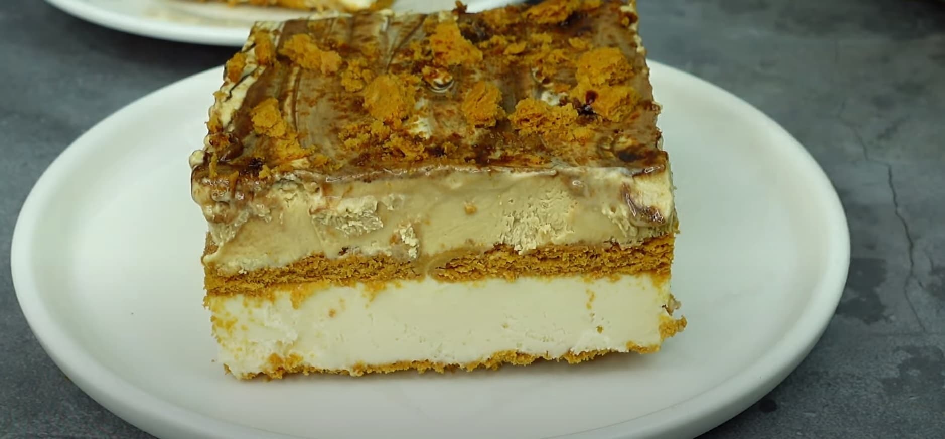 Pavê de sorvete de café, biscoito e sorvete de creme