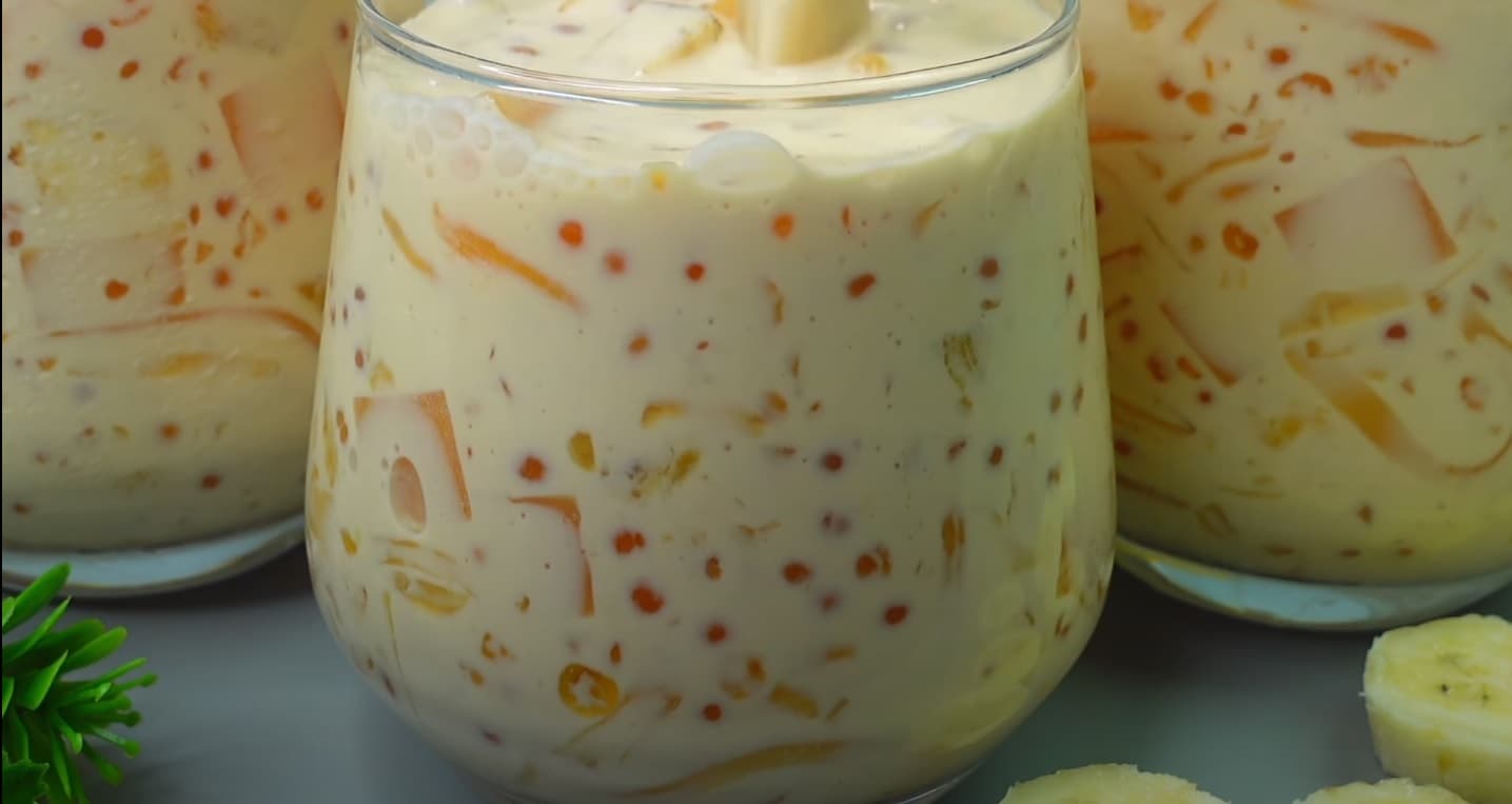 Salada de frutas com creme de leite ninho