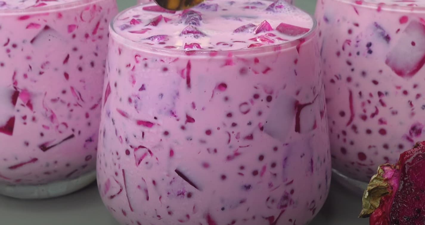 salada de frutas vermelhas com gelatina de morango