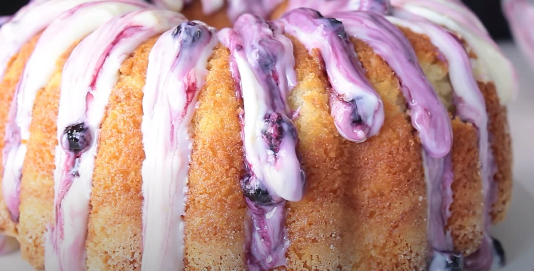 Bolo de Baunilha com creme de frutas vermelhas