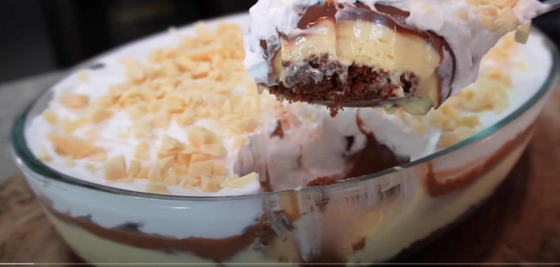 Pavê de Bolo com Mousse de Maracujá e Mousse de Chocolate