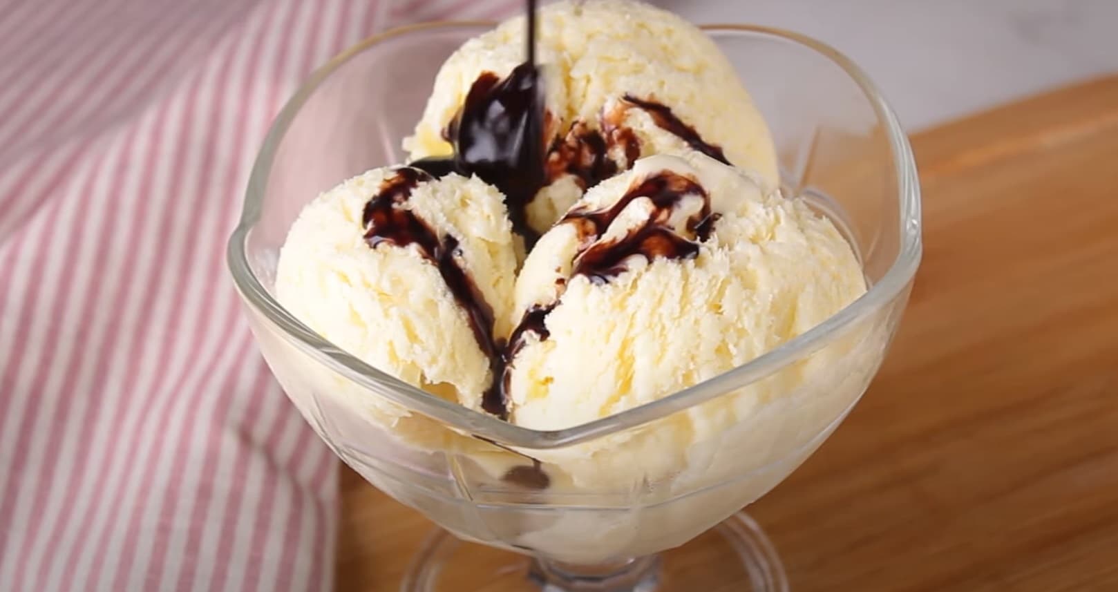 Sorvete caseiro de leite condensado