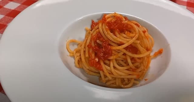 Espaguete com molho de tomate