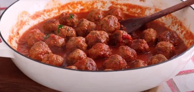Almôndega com Molho de Tomate Caseiro