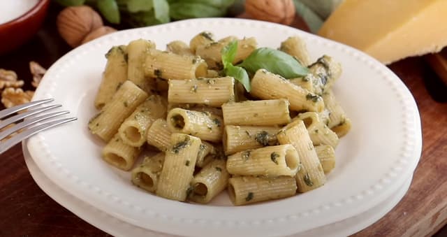Macarronada Simples com Pesto
