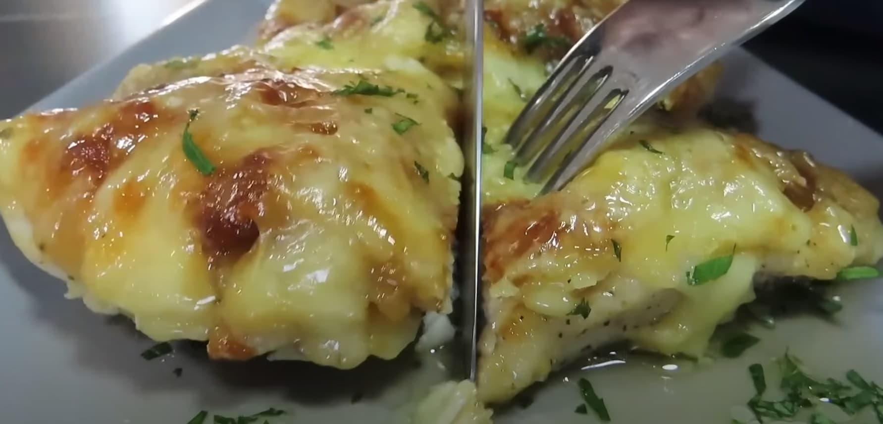 Peito de Frango Assado na Manteiga e Queijo