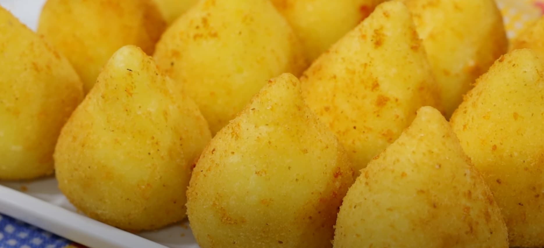 Coxinha com massa cremosa de batata