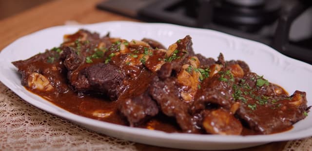 Acém ao Molho Madeira