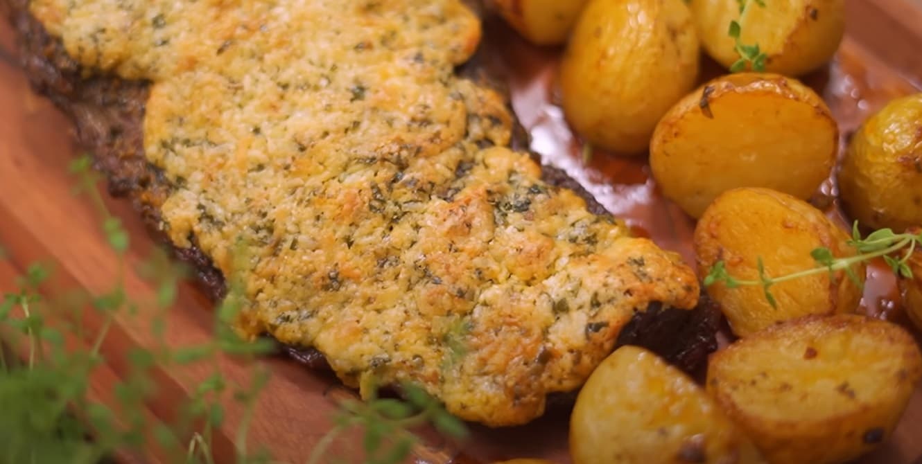 Bife Grelhado Empanado com Crosta de Parmesão e Orégano