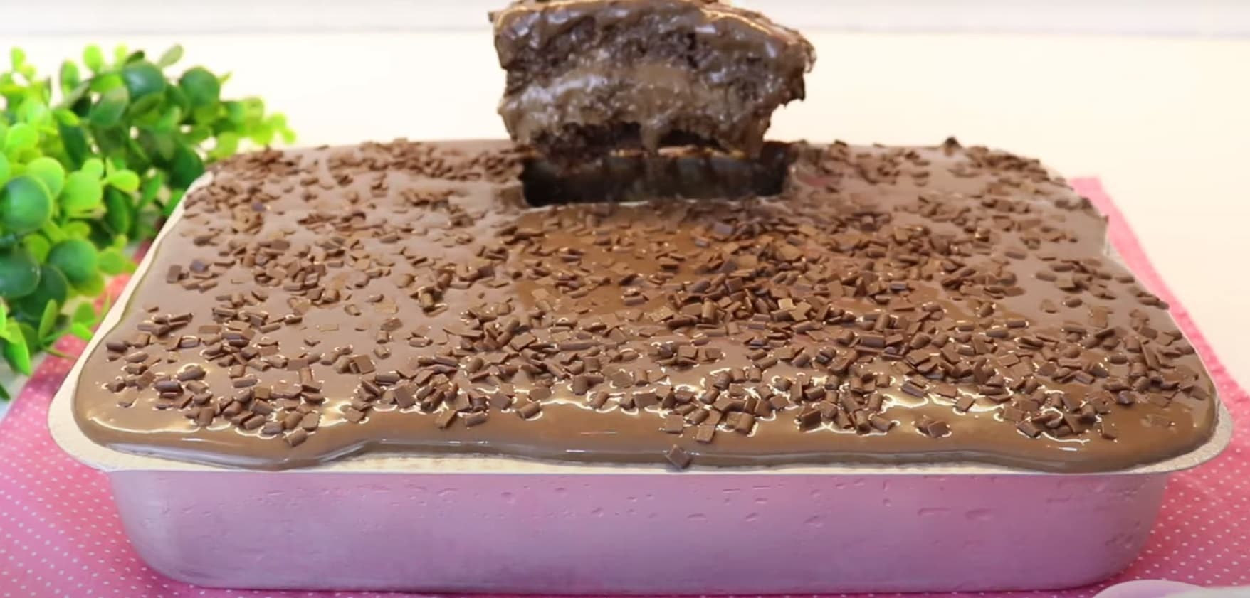 Bolo de Chocolate com Calda de Ganache Simples de Microondas
