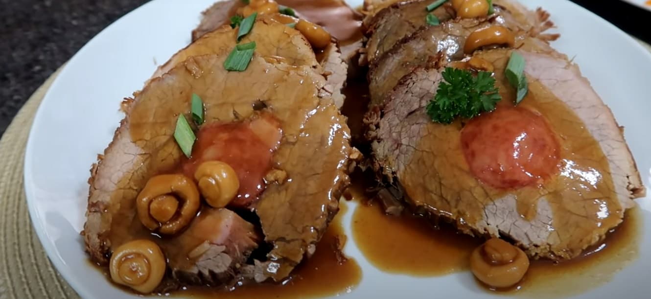 Lagarto Assado com Molho de Vinho e Cogumelo