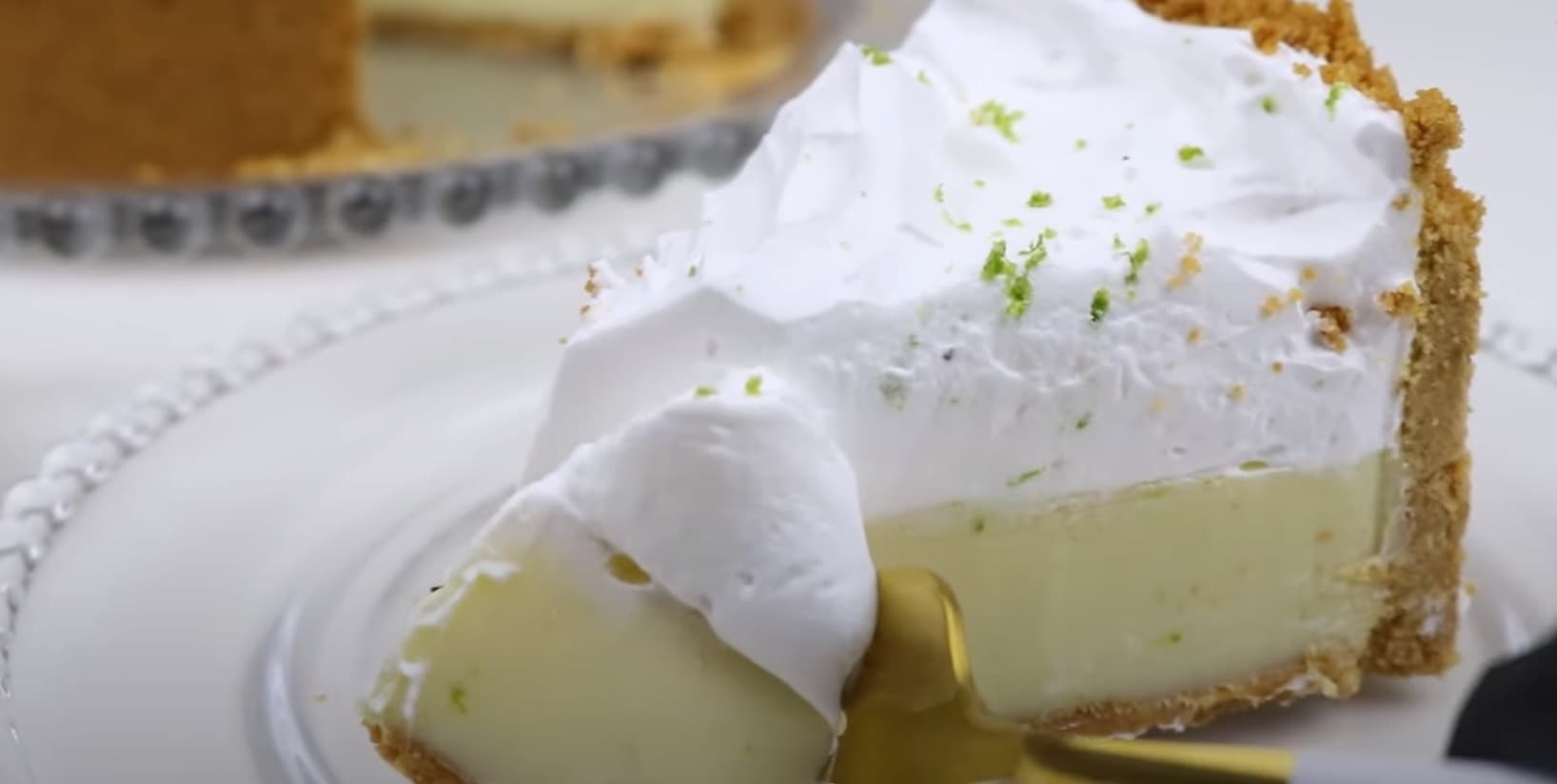 Torta de Mousse de Limão Cremoso com Massa de Bolacha e Maizena