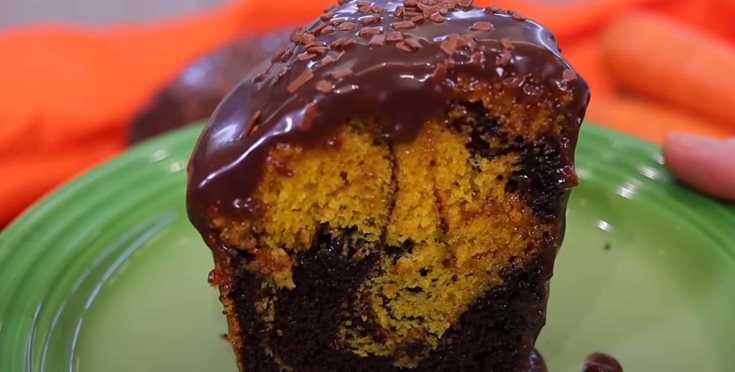 Como fazer Bolo de Cenoura com Calda de Chocolate Açucarada