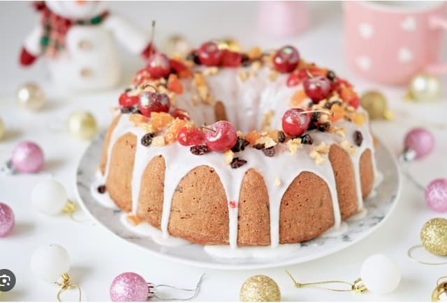 Como fazer bolo de Natal com calda de açúcar e frutas