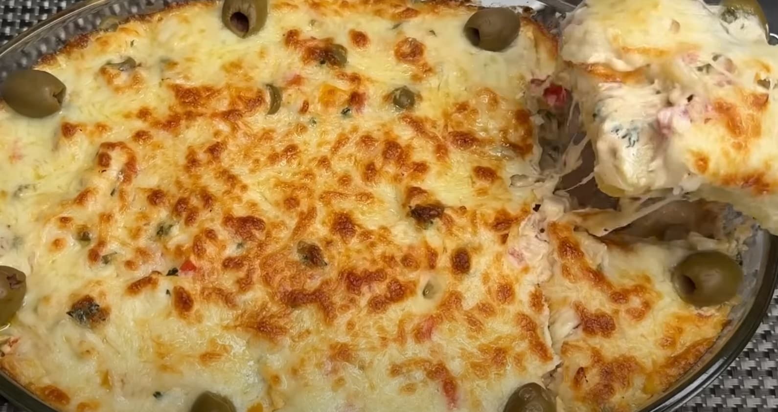 Bacalhau gratinado com batata e requeijão cremoso