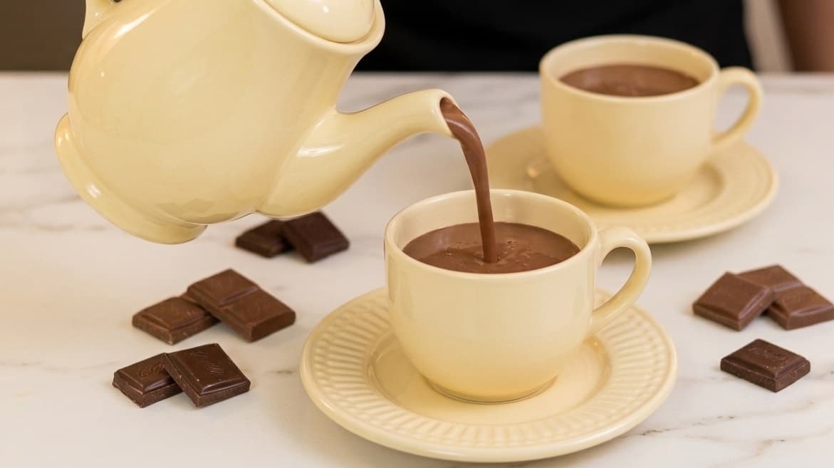 Chocolate quente cremoso que não precisa ir ao fogo